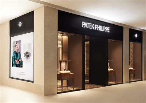 Patek Philippe opens its first boutique in Portugal in partnership .